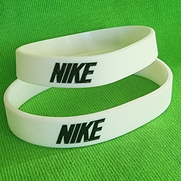 NIKE white bracelet Men boys Women bangle set of 2 Rubber bracelets New - Picture 3 of 4